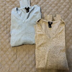 2 Men’s H&M V-Neck Sweaters in Blue and Gray